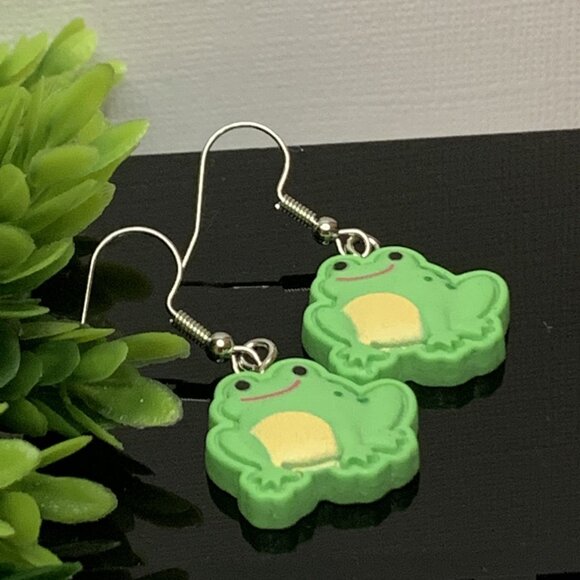 Frog Earring, Amphibian Earring, Silly Animal Earring, Gift Idea, Frog Jewelry - Picture 8 of 9